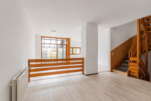 Blick von Küche in den Wohnbereich - 