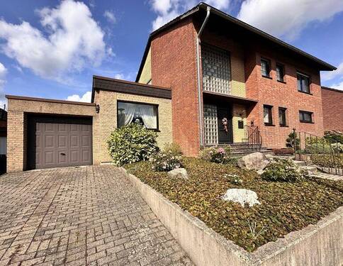 seitl. Front links - 6 Zimmer Mehrfamilienhaus, Wohnhaus in Korschenbroich