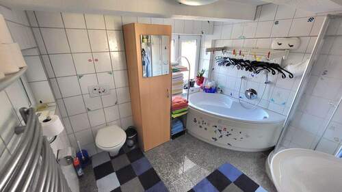 Haus 1, EG, Bad - 