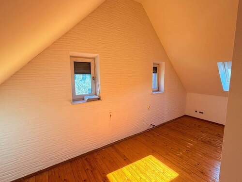 ZUSÄTZLICHER PLATZ IM DG - 