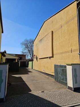 Hofzufahrt Neue Tor Str..jpg - 1 Zimmer Mehrfamilienhaus, Wohnhaus zum Kaufen in Anklam