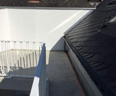 VHS Balkon DG - Mehrfamilienhaus, Wohnhaus in Trier