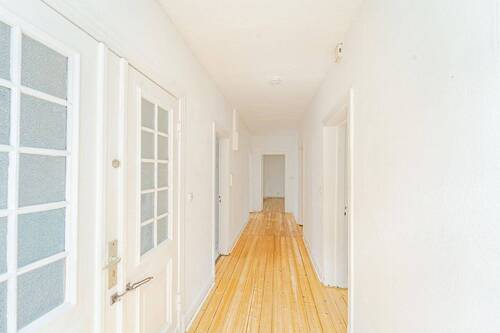Flur - 3 Zimmer Etagenwohnung zum Kaufen in Lübeck