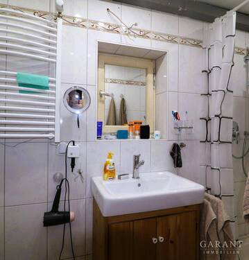Bad mit Dusche - 