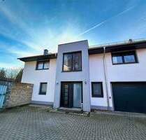 Familientraum in Bad Tennstedt: Modernes Haus mit viel Platz, Garage & vier Stellflächen