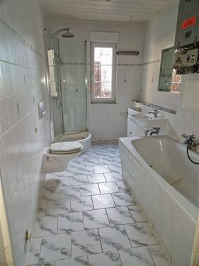 Bad - 4 Zimmer Doppelhaushälfte in Dommitzsch