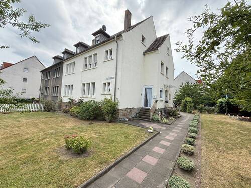Hausansicht - Großzügige Doppelhaushälfte mit drei Wohneinheiten in Ahlen