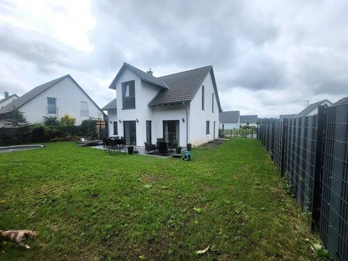 Bild 1.jpg - Neuwertiges und sehr gepflegtes freistehendes Einfamilienhaus in ruhiger Lage zu verkaufen (VHB)