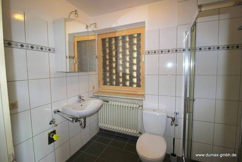 Bad mit Dusche - 