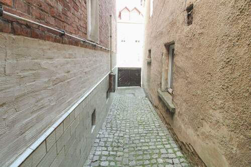 Zuweg zum Innenhof - 