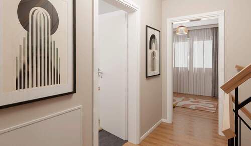 Heller und freundlicher Flur im Obergeschoss - 