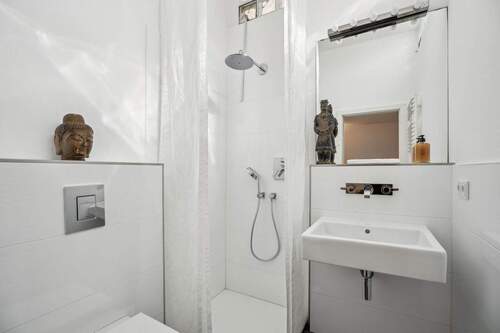 Erdgeschoss - Duschbad im Anbau - 