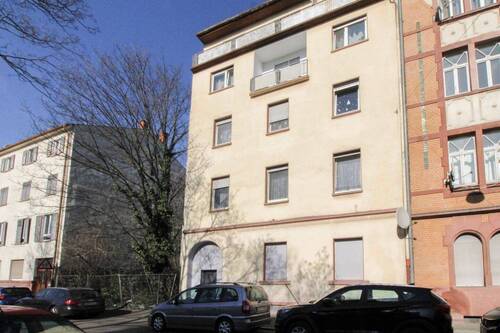 Vorderansicht - Schön geschnittene 4 Zimmer Wohnung mit 2 Balkonen in zentraler Lage