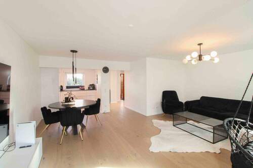 Wohnzimmer - Reihenmittelhaus mit 140,00 m² in Erding zum Kaufen