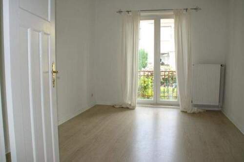 Helle Räume mit Laminat - 6 Zimmer Mehrfamilienhaus, Wohnhaus zum Kaufen in Bremen