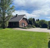 Großzügiges Landhaus mit Pferdehaltung, Reitplatz und traumhaften Parkgarten in Alleinlage - Neuenkirchen