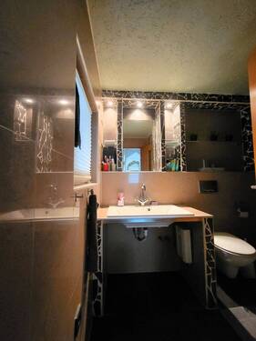 Blick 2 ins Bad 1.jpg - 