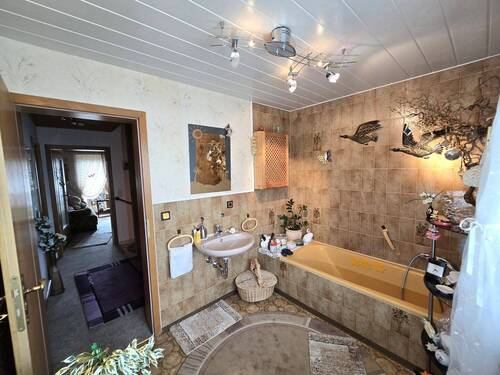 Das Badezimmer mit eigener Badewanne - 