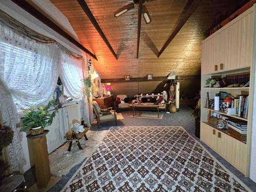 Romantisches Dachzimmer mit großer Nutzfläche - 