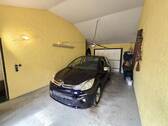 Die Garage bietet genug Platz für Ihr Fahrzeug - 