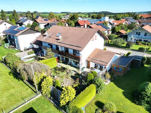 Diese schöne Doppelhaushälfte erwartet Sie - 5 Zimmer Doppelhaushälfte zum Kaufen in Unterthingau