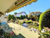 Terrasse mit Garten und eigenem Teich - 