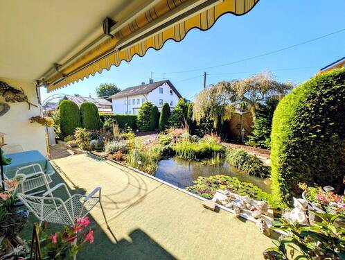 Terrasse mit Garten und eigenem Teich - 