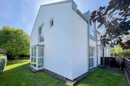 Hausansicht Titelbild - Leben am Wasser: Wohnen mit Schleiblick