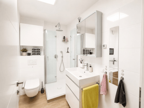 Duschbad mit Badewanne - 