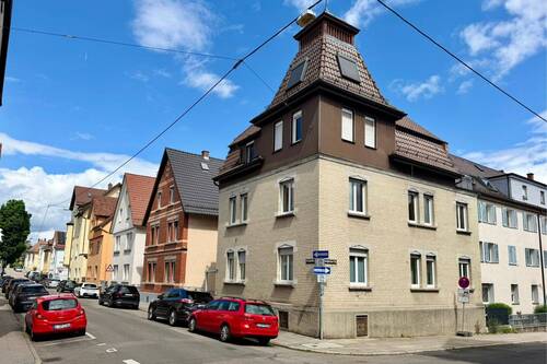 Titelbild - Renovierungsbedürftige 3-Zimmer-Wohnung in kleinem Mehrfamilienhaus