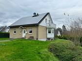 Hausansicht - Freistehendes Einfamilienwohnhaus mit Garten zu verkaufen