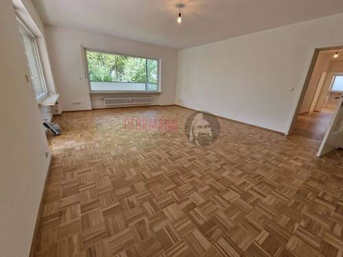 Wohnzimmer - 3 Zimmer Etagenwohnung zum Kaufen in München