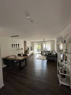 Wohn-Esszimmer.jpg - gut geschnittene 3-Zi.-Wohnung mit Balkon in Volkach