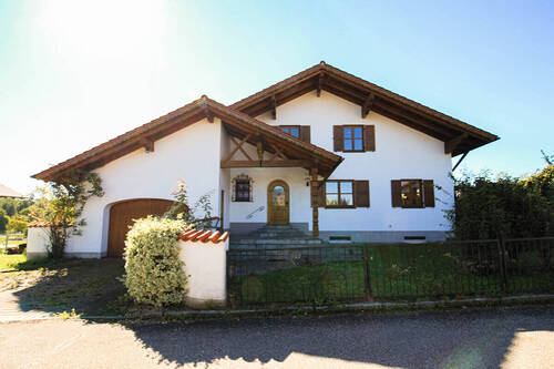 Vorderansicht - Ihr neues Zuhause: Einfamilienhaus mit großem Grundstück und vielseitigen Möglichkeiten