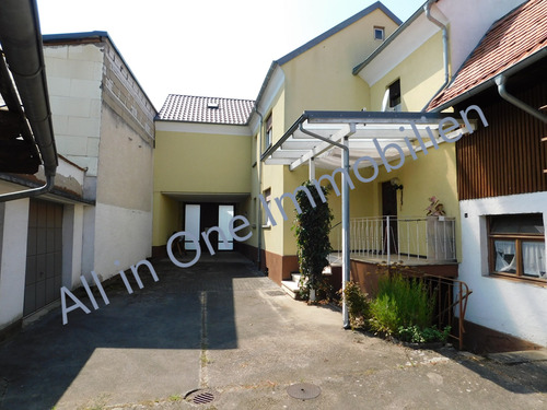 Hof mit Einfahrt - 6 Zimmer Einfamilienhaus in Ubstadt-Weiher