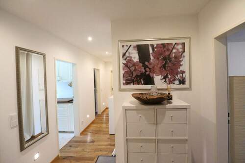 Flur - 4 Zimmer Etagenwohnung zum Kaufen in Ismaning