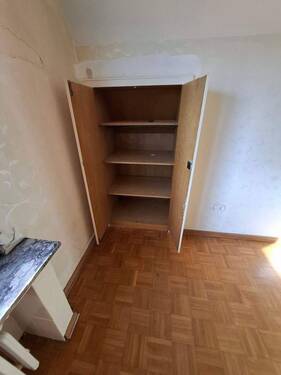 mit kleinem Wandschrank - 