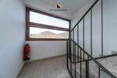 Gepflegtes Treppenhaus – lichtdurchflutet mit schöner Aussicht - 3 Zimmer Etagenwohnung zum Kaufen in Dettingen an der Erms