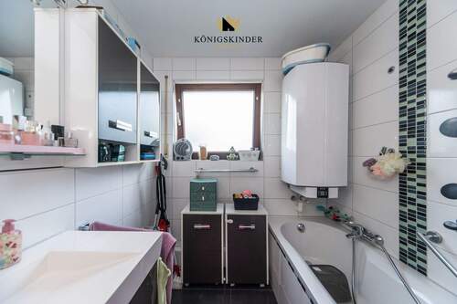 Tageslichtbad mit Wanne... - 