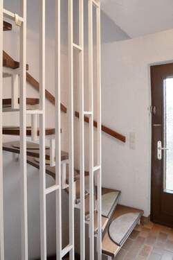 Treppenansicht Eingangsbereich Erdgeschoss - 4 Zimmer Einfamilienhaus in Vellmar