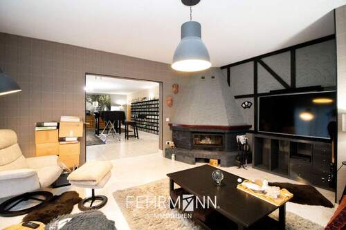 Erdgeschoss-Kaminzimmer - 