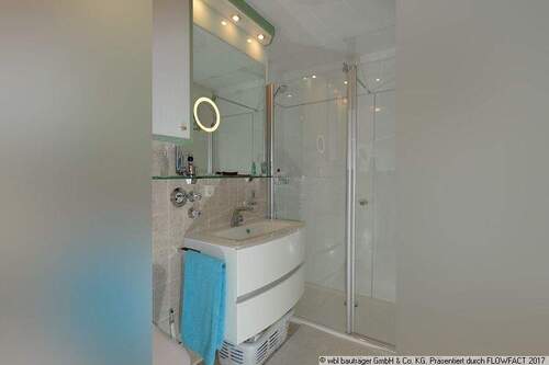 Badezimmer mit grosser Dusche - 