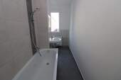 Beispiel Bad mit Wanne - Verdammt ich lieb dich...neu sanierte 3-RW mit Wanne u. Balkon!!!