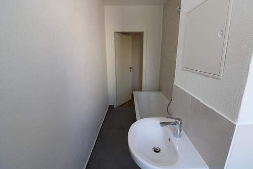 Beispiel Bad mit Wanne - 3 Zimmer Etagenwohnung zur Miete in Freiberg