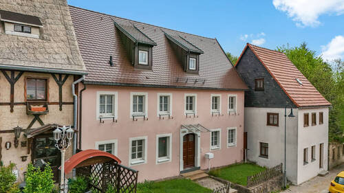 Außenansicht - ++Familienhaus plus Zukunftsfläche: ca. 190 m² Wohnfläche, 188 m² Nebengebäude & viel Potenzial++