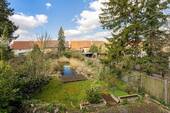Ausblick aus dem 1. Obergeschoss auf den Garten mit Schwimmteich - Gewerbeobjekt (Büro, Produktion, Verkauf) in Stutensee / Friedrichstal zum Kaufen