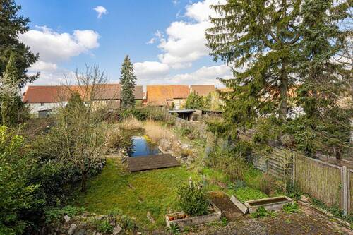 Ausblick aus dem 1. Obergeschoss auf den Garten mit Schwimmteich - Gewerbeobjekt (Büro, Produktion, Verkauf) in Stutensee / Friedrichstal zum Kaufen
