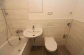Beispiel Bad mit Wanne - 3 Zimmer Etagenwohnung zur Miete in Freiberg