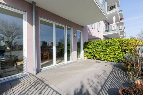Großzügige Terrasse - 