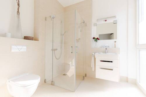 Helles zweites Bad en-suite - 